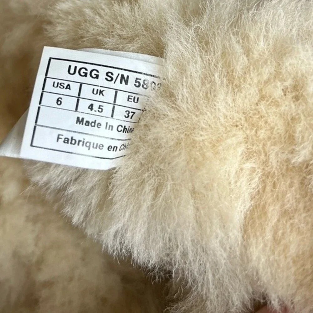 UGG Bailey Button II  Size 6